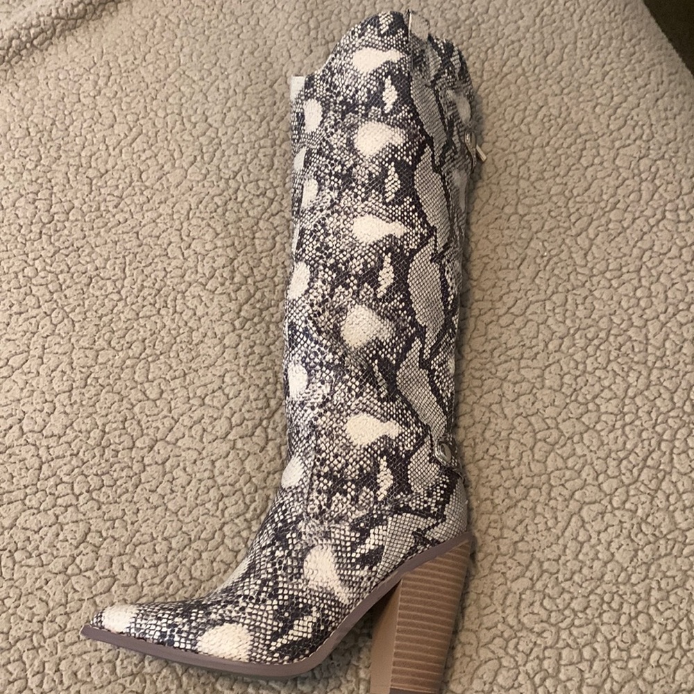 COPY - SNAKE 🐍  Pattern heeled Heeled Boots